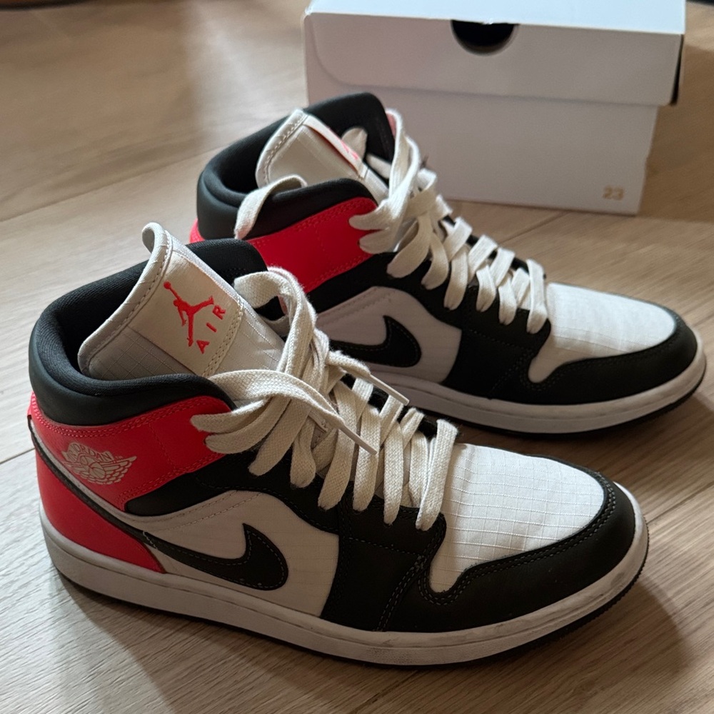 Air Jordan 1 Mid SE Woman’s